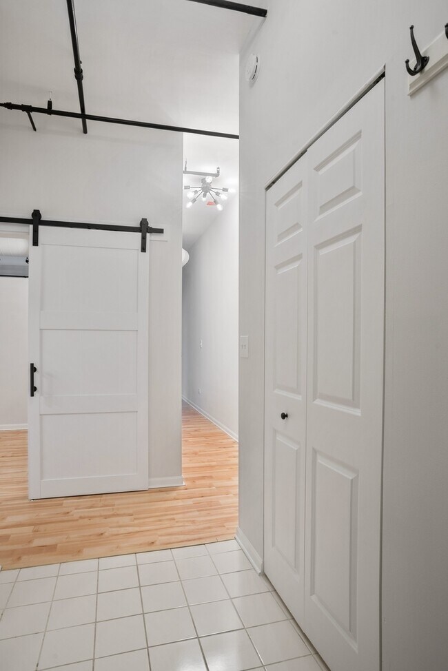 Building Photo - 400 W Ontario St