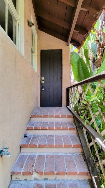 Building Photo - 1816-18225 N Harvard Blvd