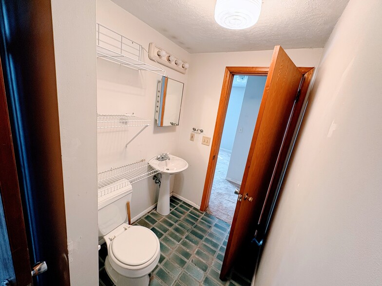 Building Photo - 539 Adams Ave