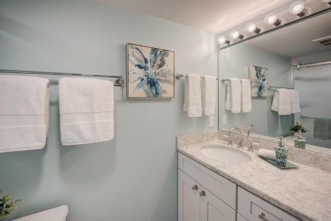 Building Photo - 546 Great Elm Way