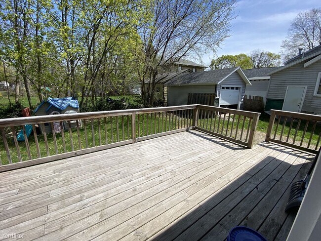 Building Photo - 2 br, 1.5 bath Duplex - 111 S Linden St Apt 2