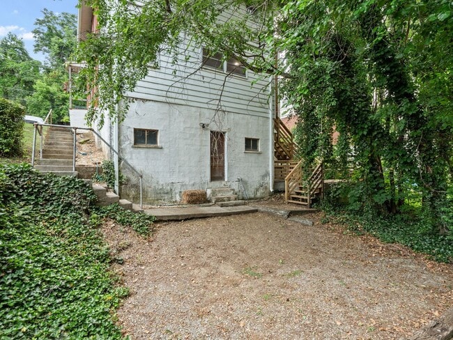 Building Photo - 524 Riverland Rd SE