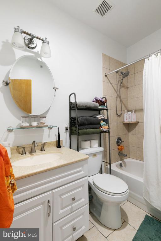 Building Photo - 303 S 11th St