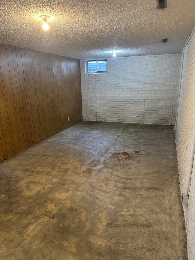 Building Photo - 2307 Prairie View E