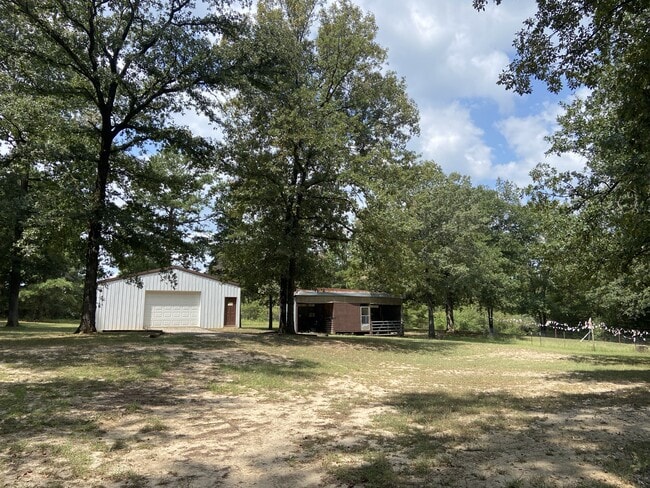 Building Photo - 18601 Honeysuckle Ln