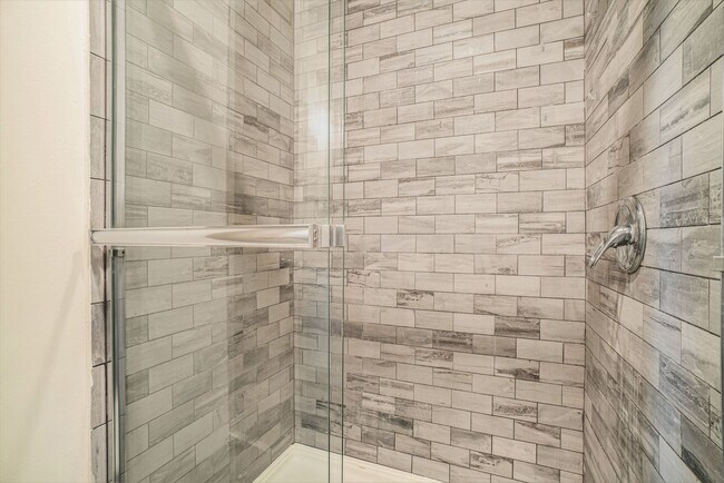 Building Photo - Modern 1 Bedroom, 1 Bath Apartment Home  L...