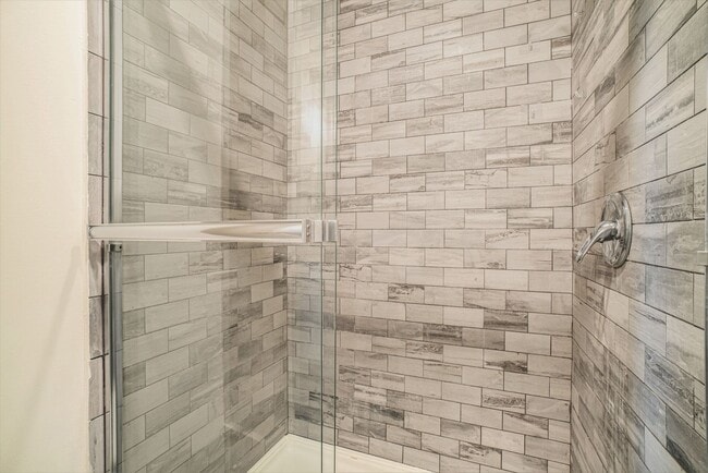 Building Photo - Modern 1 Bedroom, 1 Bath Apartment Home  Located In Historic Westport