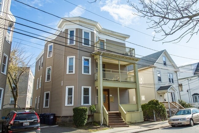 Building Photo - 27 Ashford St