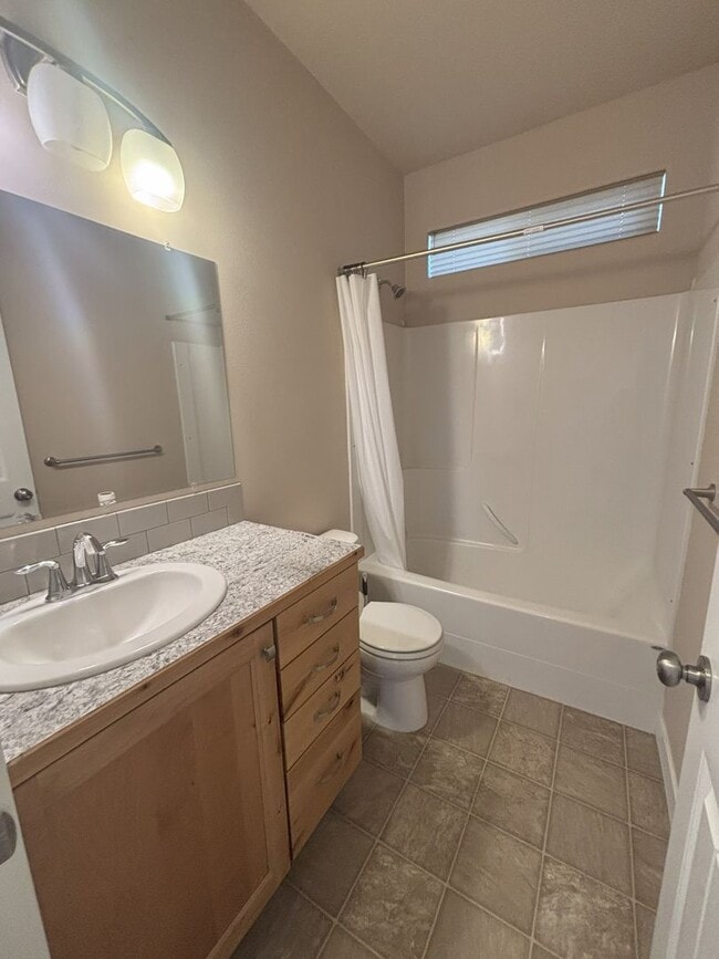 Building Photo - Beautifully Maintained 3-Bed, 2-Bath Home ...