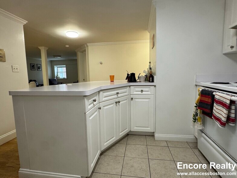 Building Photo - 17 Fairbanks St