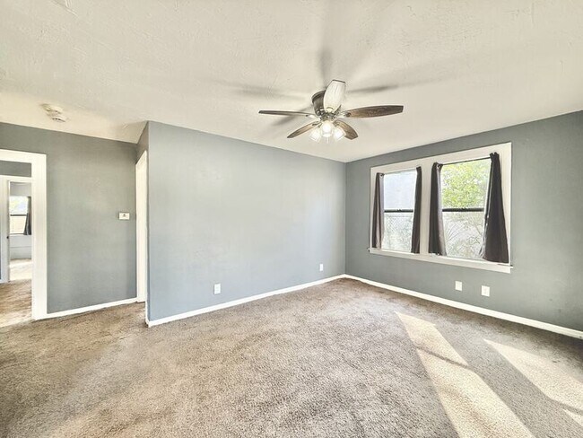 Building Photo - 1828 20th Ave S