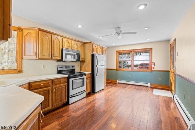 Building Photo - 147 Millbrook Ave