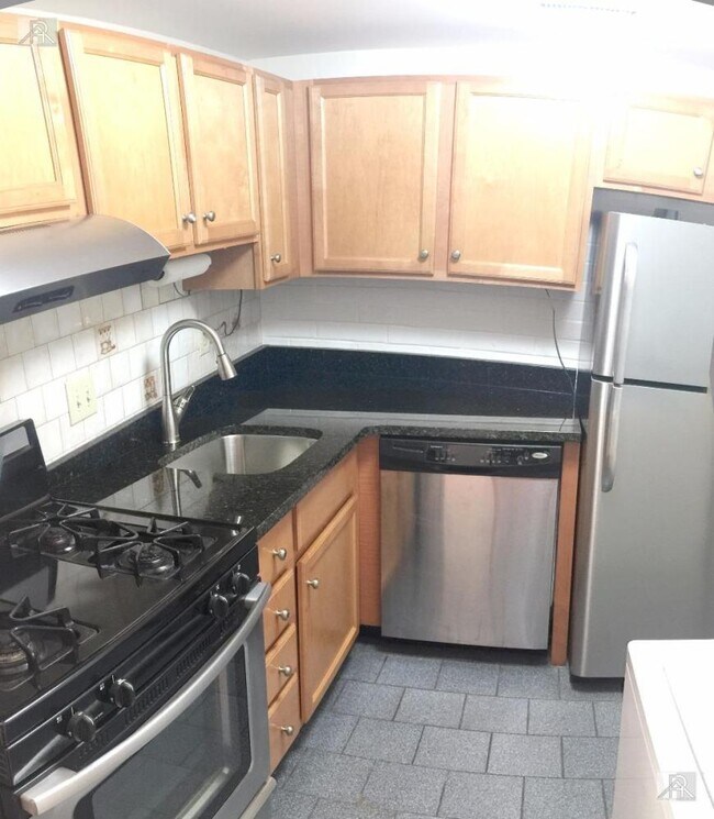 Building Photo - 2 bedroom in Brookline MA 02445