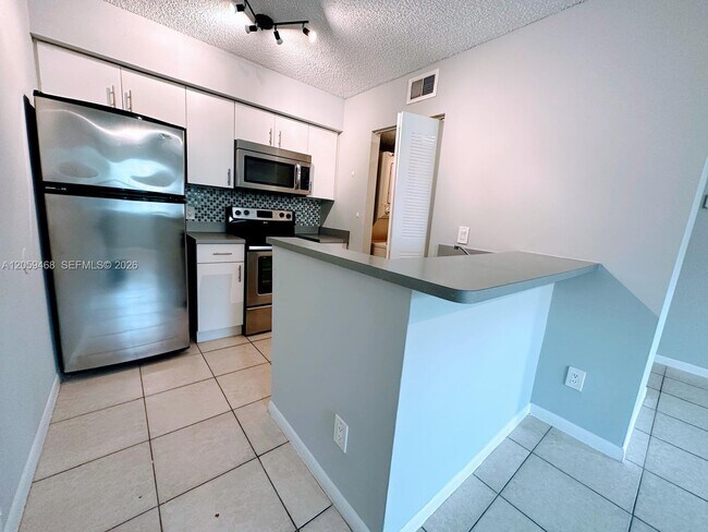 Building Photo - 540 S Park Rd