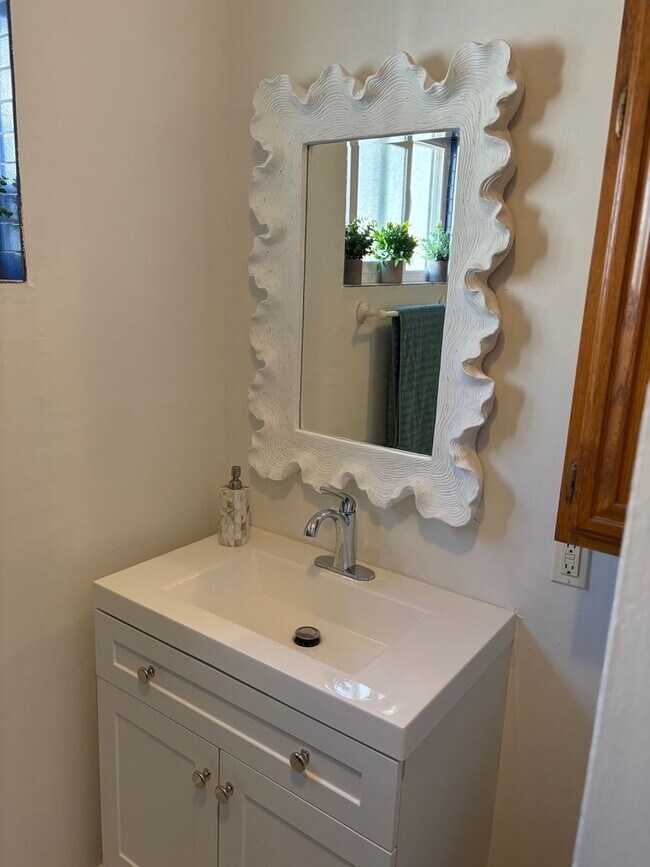 Building Photo - 4027-4029 Ocean Dr