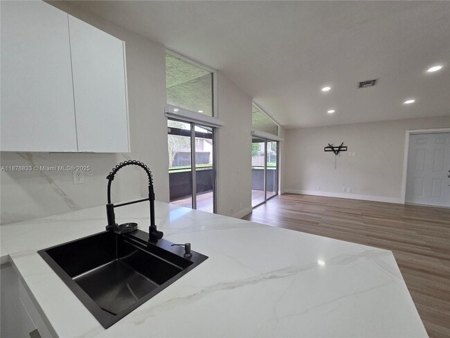 Building Photo - 15798 Woodgate Ct