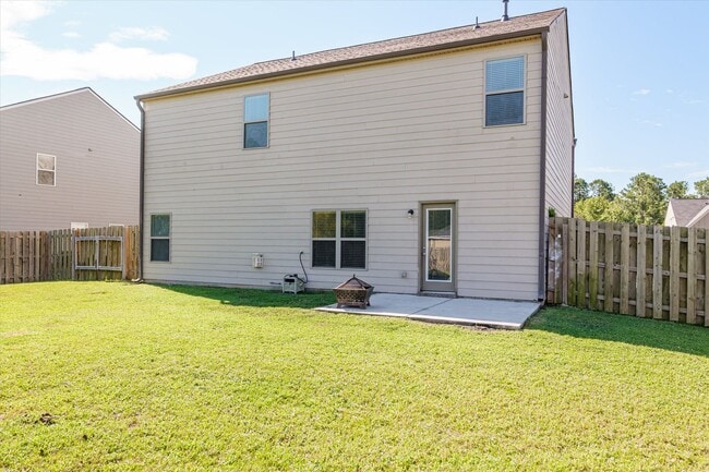 Building Photo - Great 5 Bedroom Home in Evans