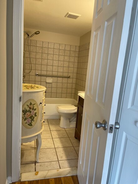 Building Photo - 21 Provincetown Dr
