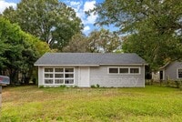 Building Photo - 341 Chisholm St