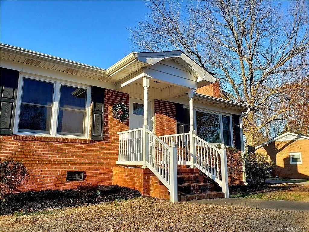 Building Photo - 10700 Forest Dr