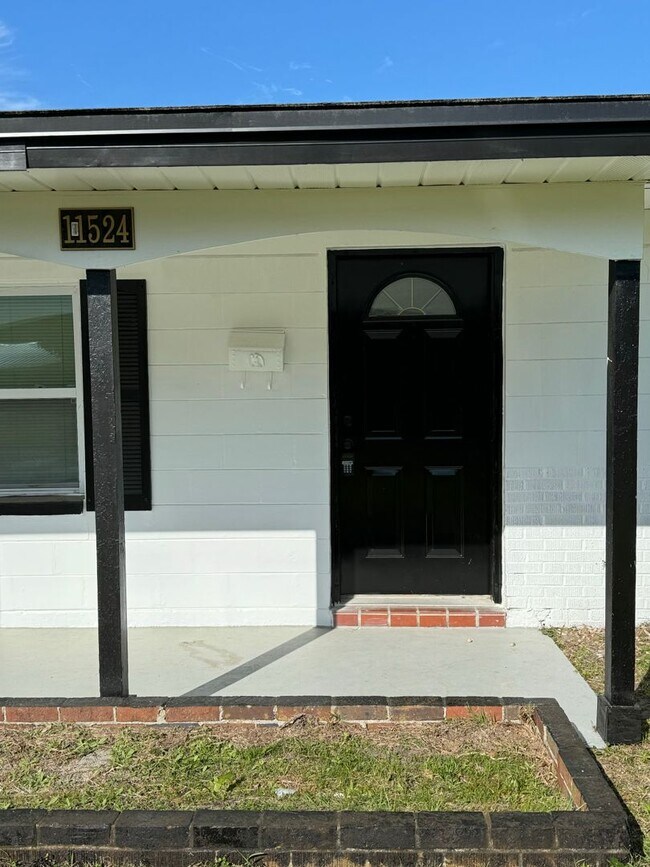 Building Photo - Fully Renovated 3 Bed/ 2 Bath Available Now!