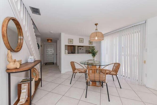 Building Photo - 353 S US HIGHWAY 1