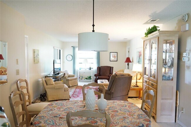 Building Photo - 2102 Hereford Dr