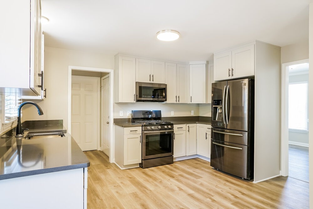Building Photo - 983 St Catherines Dr
