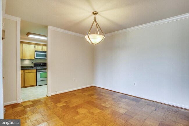 Building Photo - 1300 Army Navy Dr
