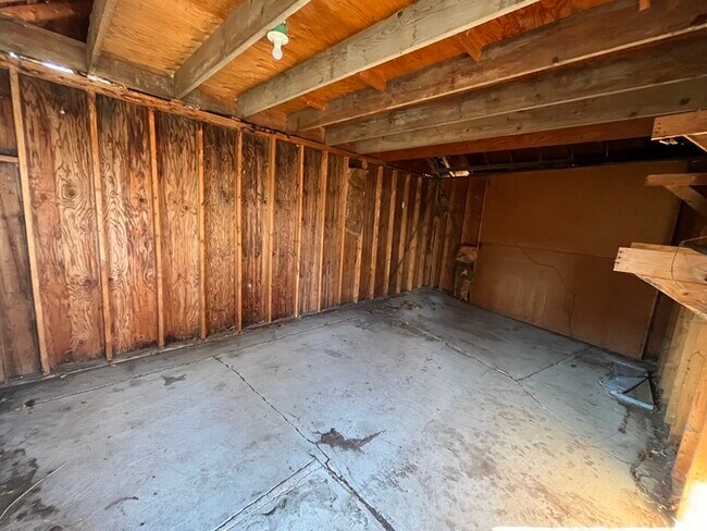Building Photo - Remodeled West Jordan 4 Bedroom 4 Bath!
