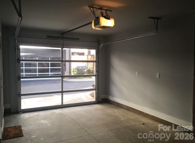 Building Photo - 338 Helix Wy