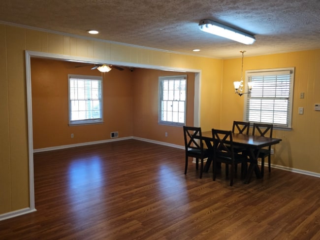 Building Photo - 6116 Evans Dr