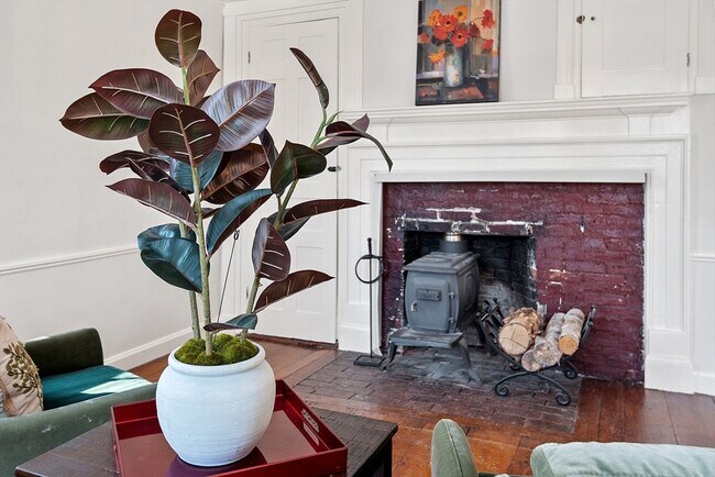 Building Photo - 25 Bulkeley Rd