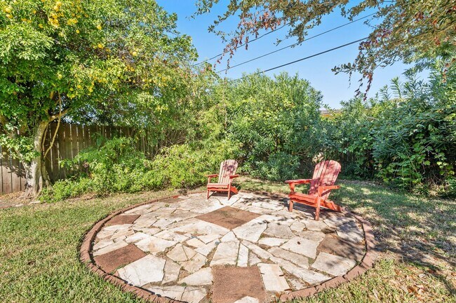 Building Photo - 108 Bonita Ave