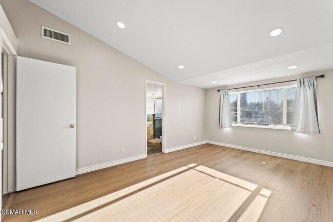 Building Photo - 1217 Coventry Dr