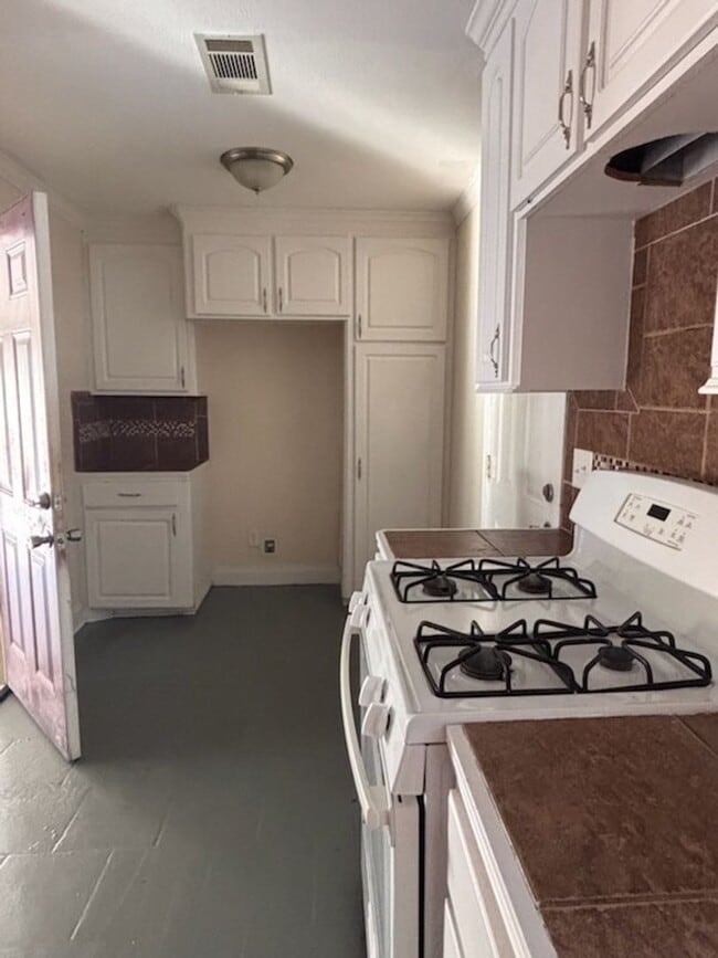 Building Photo - 304 Catalina Cir