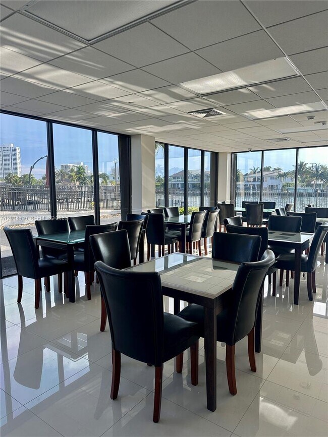 Building Photo - 2049 S Ocean Dr