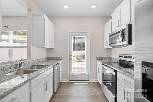 Building Photo - 8113 Murray Br Dr