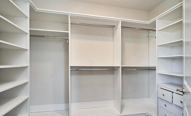 Building Photo - 45116 Kincora Dr