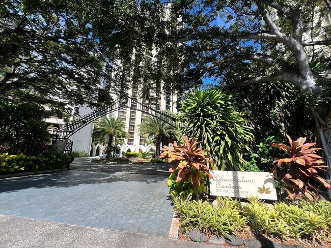Building Photo - Liliuokalani Gardens studio with 1 parking