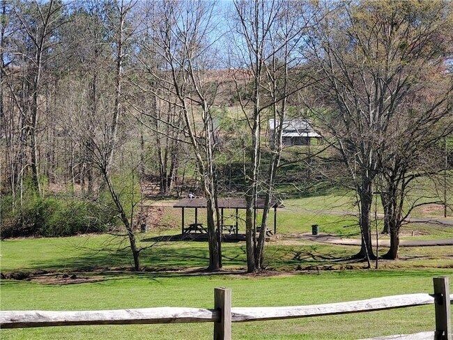Building Photo - 834 Calvin Pk Dr