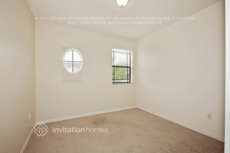 Building Photo - 627 NE 35th Ave