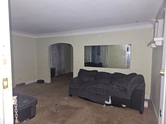 Building Photo - 2225 Academy Ave