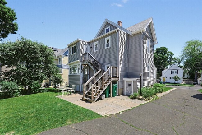 Building Photo - 267 Cherry St