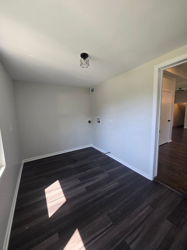 Building Photo - 429 W 102nd Pl