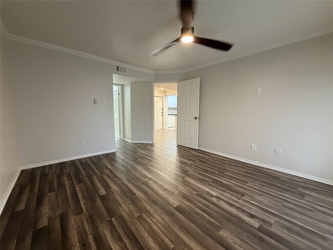 Building Photo - 3045 Walnut Bend Ln