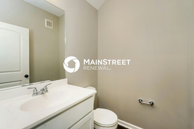 Building Photo - 3 Bedroom Pet-Friendly Home in Jeffersonville, IN with Main Street Renewal