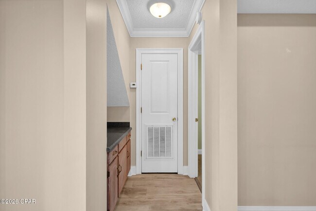 Building Photo - 1365 Capri Dr