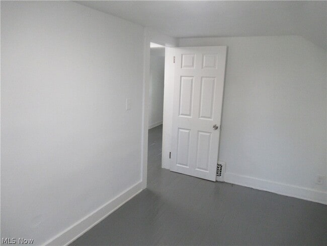 Building Photo - 14 Elm St