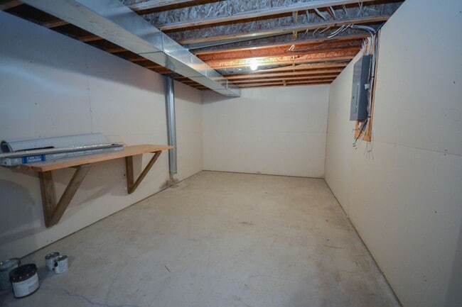 Building Photo - Twin home with walk-out basement & great updates!